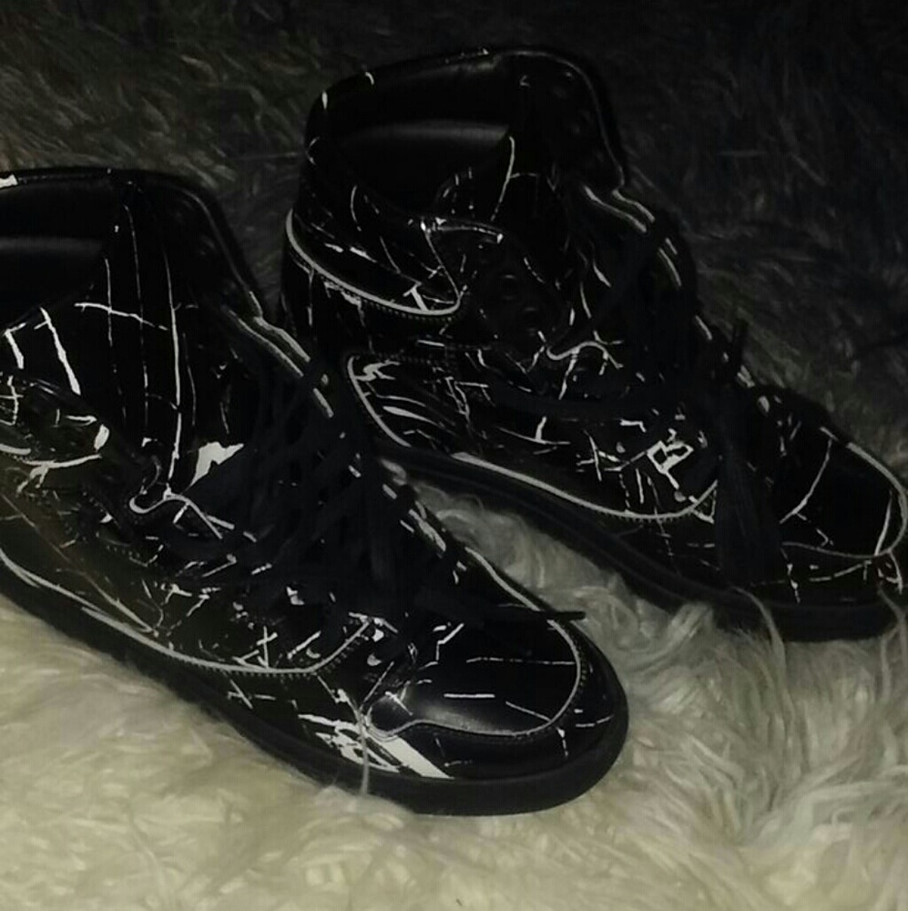 Tennis shoe
